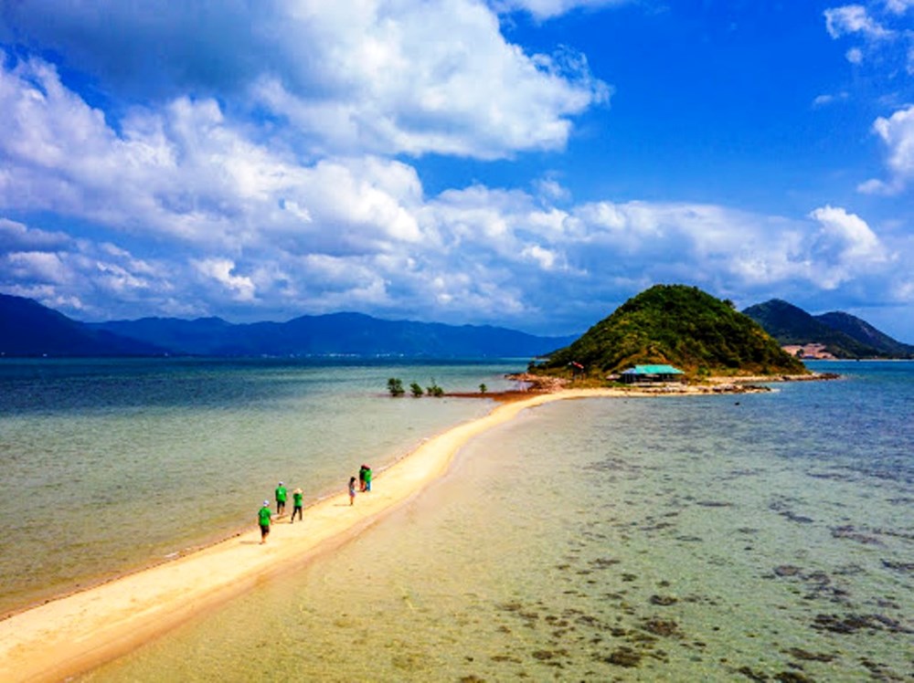 Cụm đảo Điệp Sơn - điểm du lịch tuyệt đẹp trên vịnh Vân Phong - ảnh 2