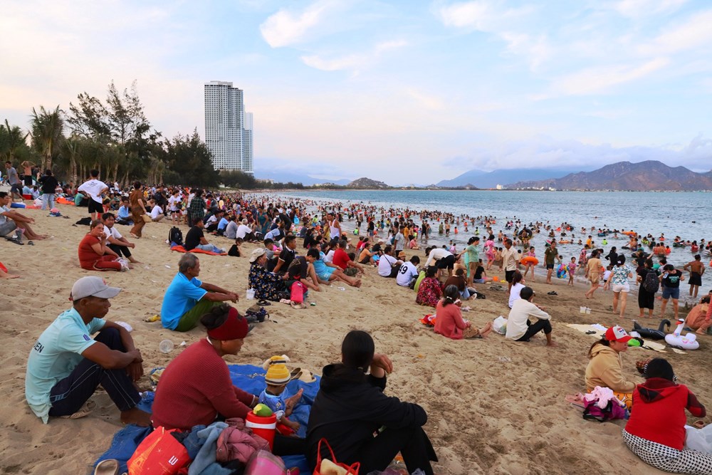 Ninh Thuận đón 150.000 lượt khách du lịch dịp nghỉ lễ 30.4 và 1.5 - ảnh 1