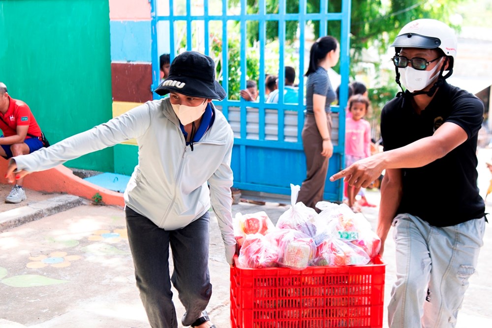 Nhiều phần quà ý nghĩa đến với đồng bào Raglai ở Cầu Gãy, Đá Hang - ảnh 4