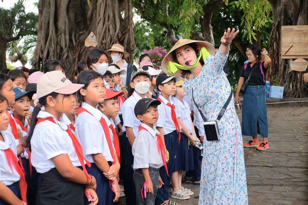 Tết Trung thu cho hơn 200 học sinh đồng bào Raglai - ảnh 3