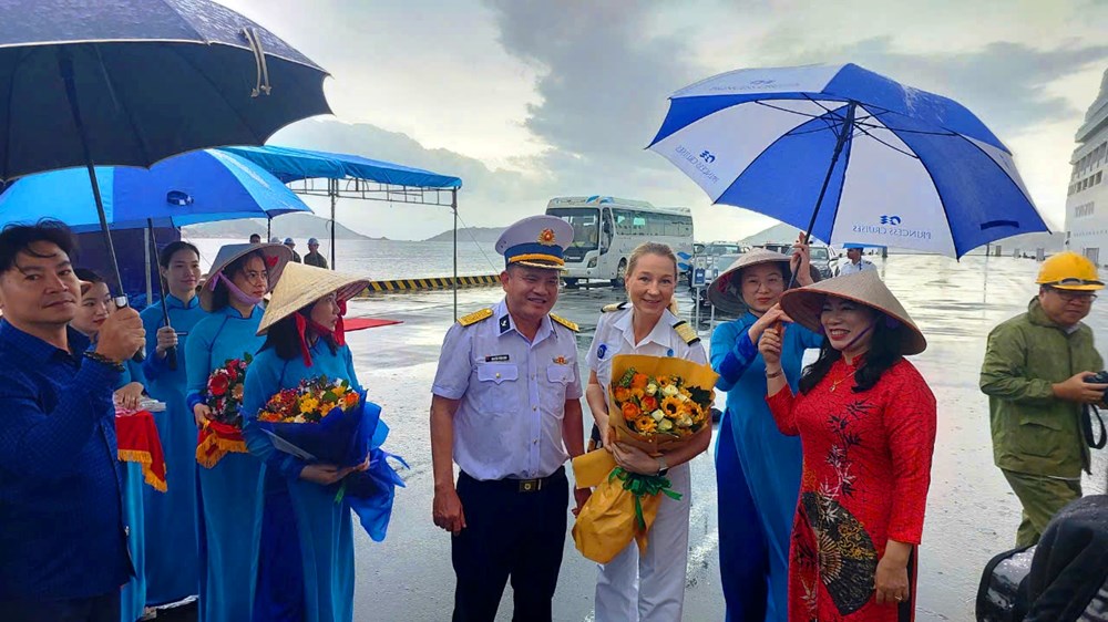 Tàu Coral Princess đưa 2.300 du khách đến Cảng biển quốc tế Cam Ranh - ảnh 2