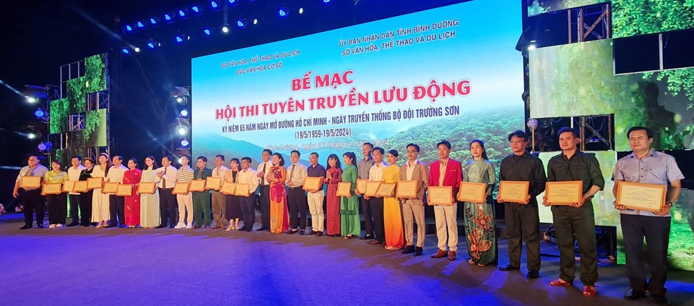 Bế mạc và trao giải Hội thi tuyên truyền lưu động kỷ niệm Ngày mở đường Hồ Chí Minh - Ngày truyền thống bộ đội Trường Sơn - ảnh 2