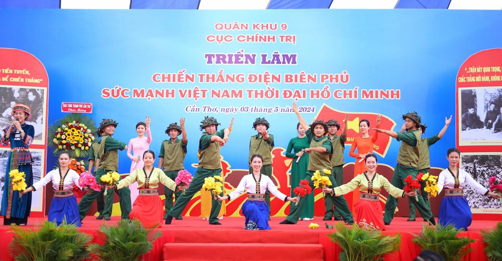 Quân khu 9 triển lãm “Chiến thắng Điện Biên Phủ - Sức mạnh Việt Nam thời đại Hồ Chí Minh” - ảnh 2