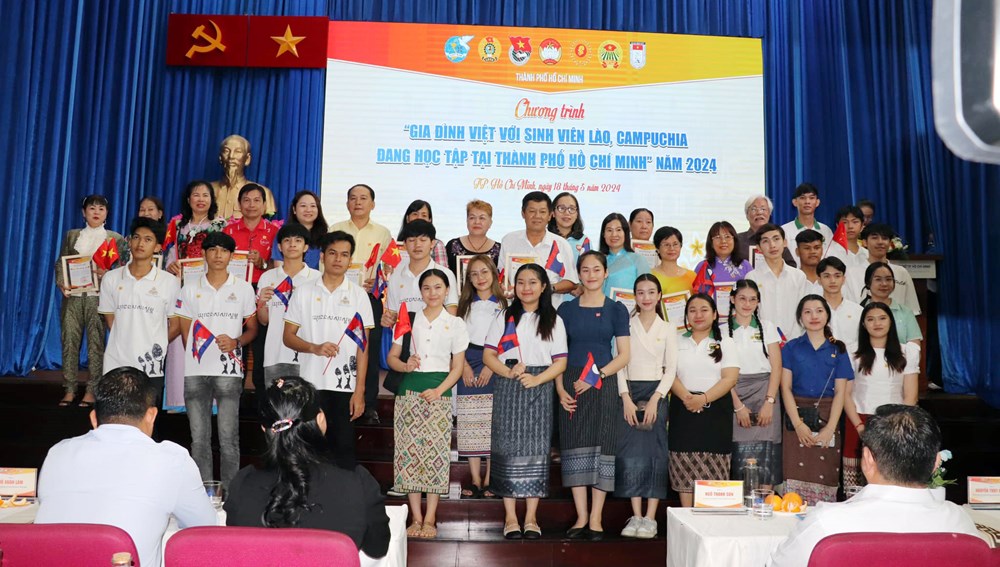 Kết nối gia đình Việt với sinh viên Lào, Campuchia - ảnh 1