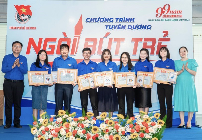 TP.HCM tuyên dương 28 “Ngòi bút trẻ” năm 2024 - ảnh 1