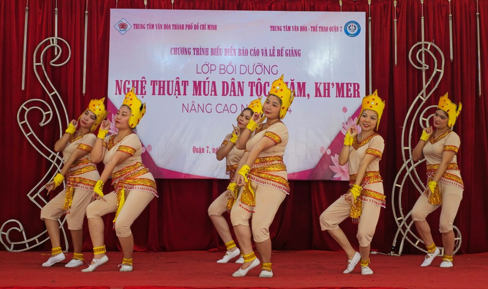 Biểu diễn báo cáo nghệ thuật múa Chăm, Khmer - ảnh 3