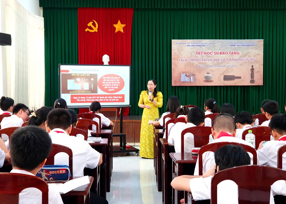 Học sinh tìm hiểu bảo vật quốc gia trong “Tiết học sử bảo tàng” - ảnh 1