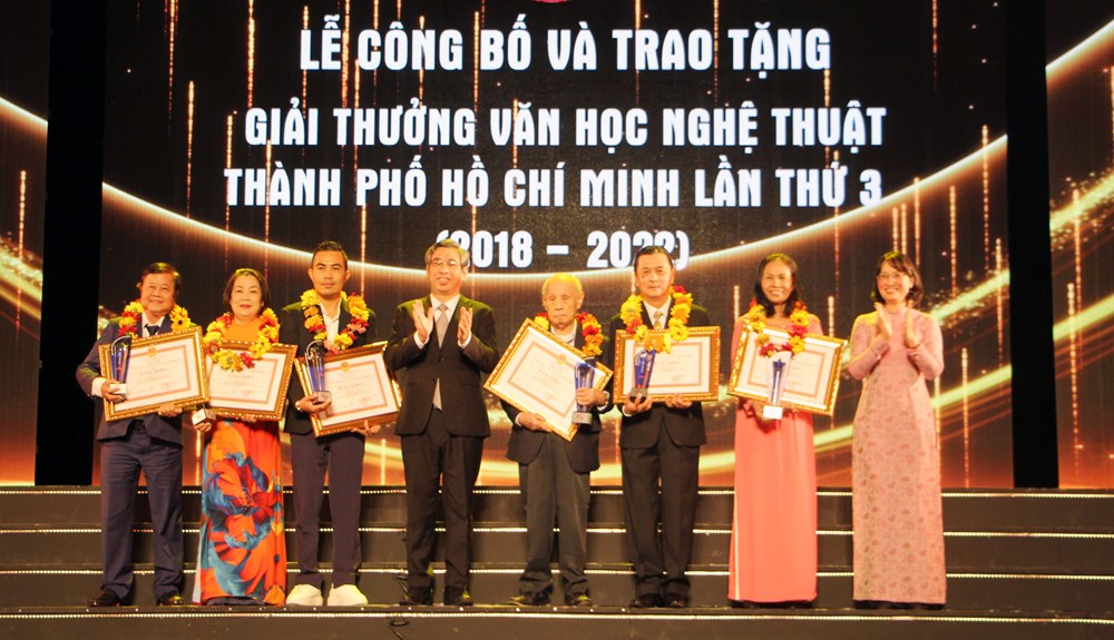 TP.HCM trao tặng 55 giải thưởng Văn học nghệ thuật lần thứ 3 - ảnh 2