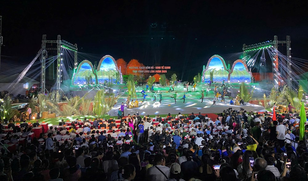 Ấn tượng chương trình nghệ thuật với 200 diễn viên tại Festival Gạch gốm đỏ-Kinh tế xanh 2024 - ảnh 4