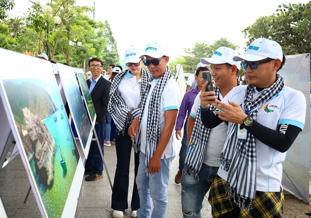 Trưng bày ảnh du lịch Quy Nhơn–Bình Định tại TP Cần Thơ - ảnh 3