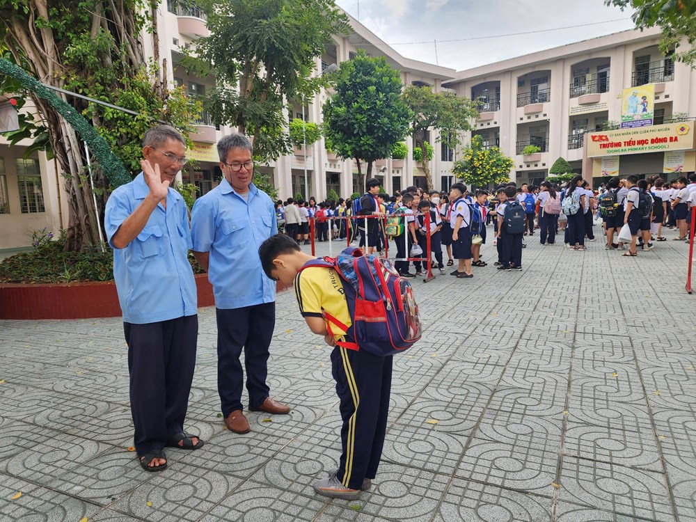 Triển lãm ảnh “Khoảnh khắc cuộc sống” của các “nhiếp ảnh gia” không chuyên - ảnh 8