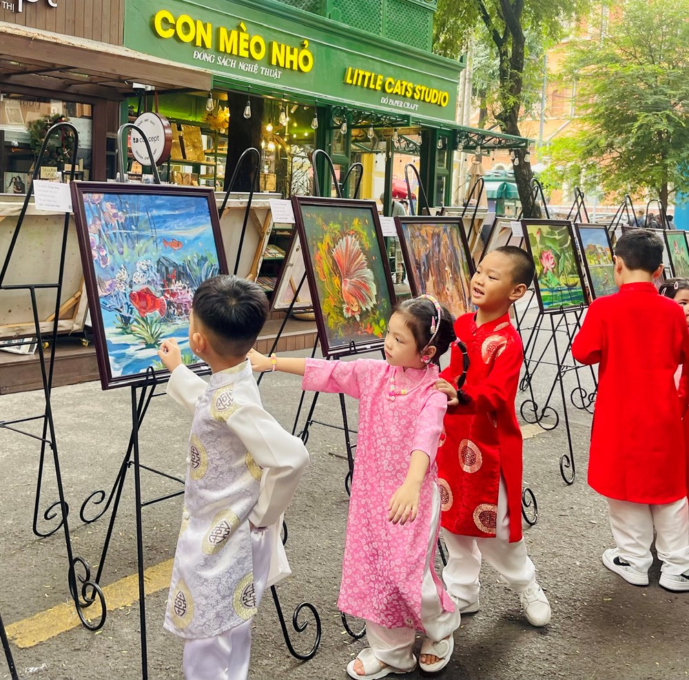 Triển lãm tranh “Sắc màu Phương Nam” của các họa sĩ khuyết tật - ảnh 2