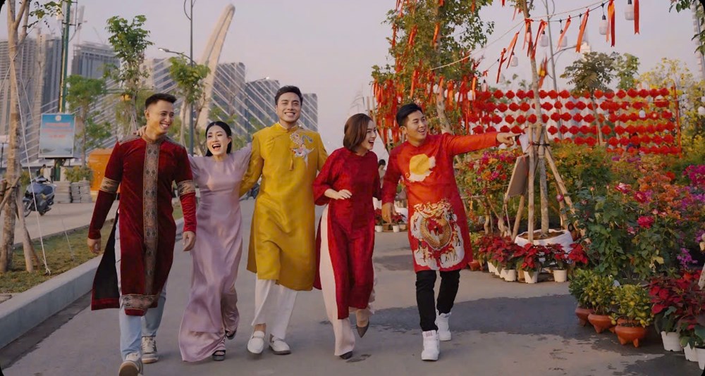 Tôn vinh giá trị truyền thống gia đình Việt trong MV “Tết về” - ảnh 5