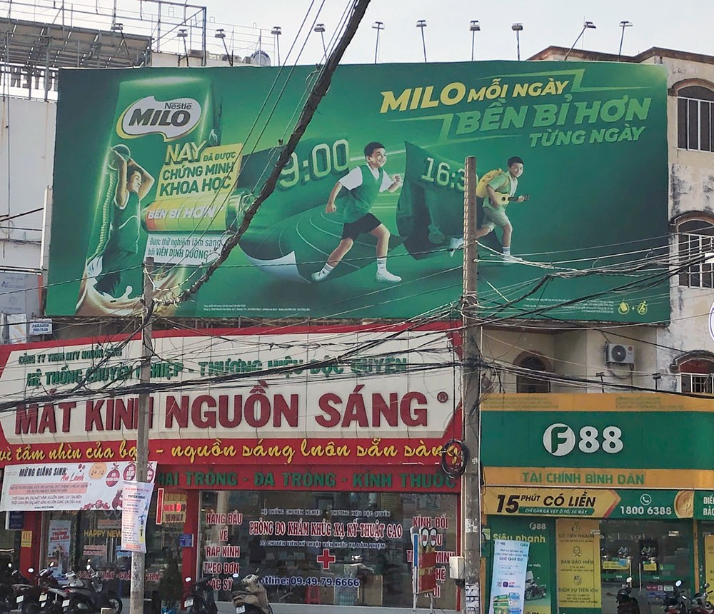 Buộc tháo dỡ nhiều bảng quảng cáo không thông báo về nội dung sản phẩm - ảnh 1