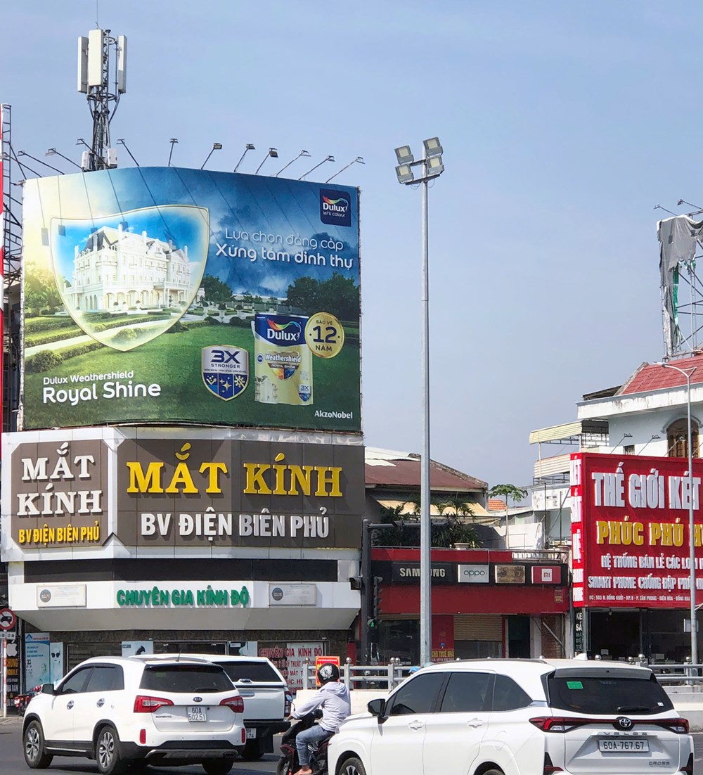Buộc tháo dỡ nhiều bảng quảng cáo không thông báo về nội dung sản phẩm - ảnh 2