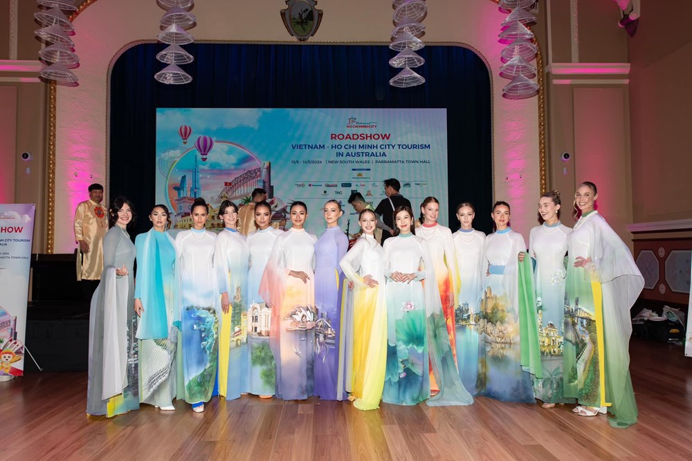 Bộ sưu tập áo dài tham gia quảng bá du lịch Việt Nam - TP.HCM tại Australia - ảnh 2