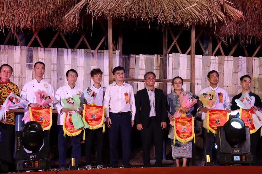 Các đầu bếp quốc tế cùng tranh tài ở Hội thi ẩm thực huyện Tu Mơ Rông - ảnh 3