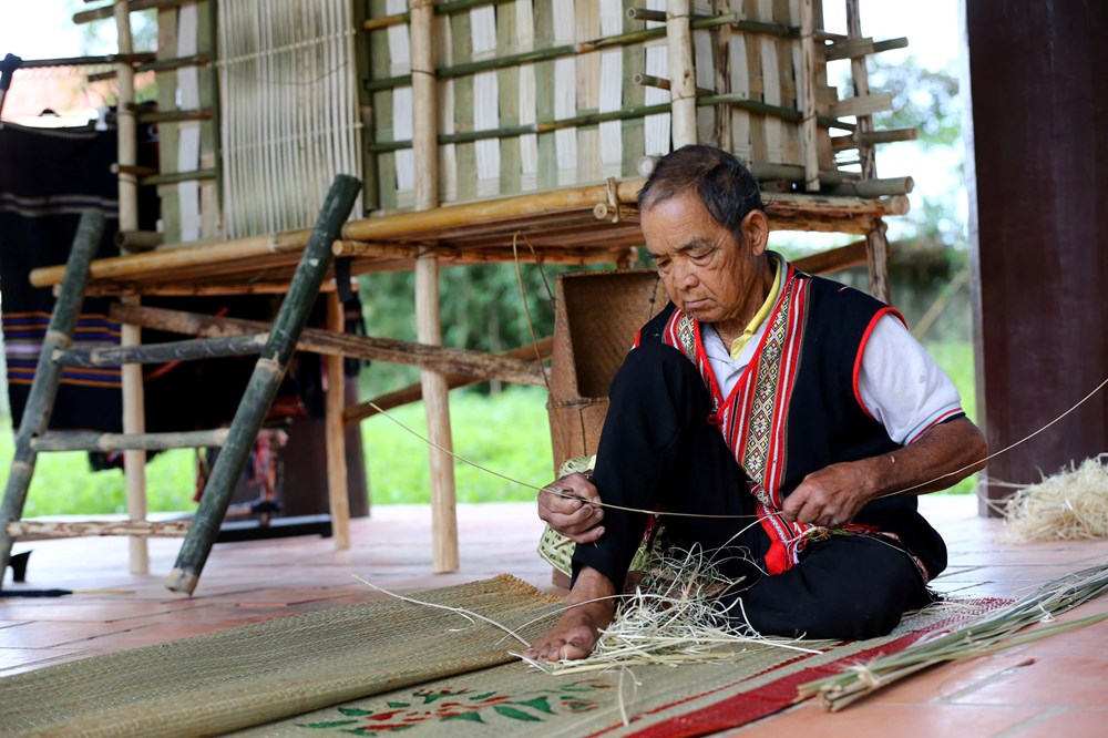 Liên hoan biểu diễn, trình diễn cồng chiêng – xoang của đồng bào DTTS  - ảnh 11