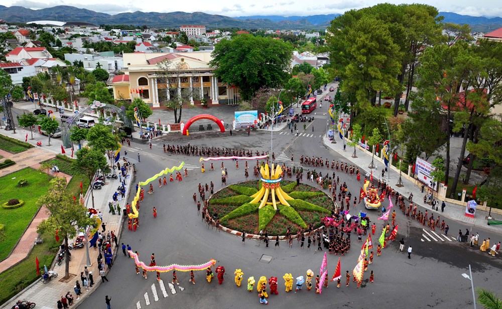 Hơn 131.000 lượt khách đến với Tuần Văn hóa – Du lịch Kon Tum 2024  - ảnh 8