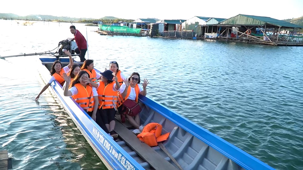 Xây dựng mô hình phát triển du lịch làng chài Sê San gắn với bảo tồn nuôi trồng thuỷ sản - ảnh 4