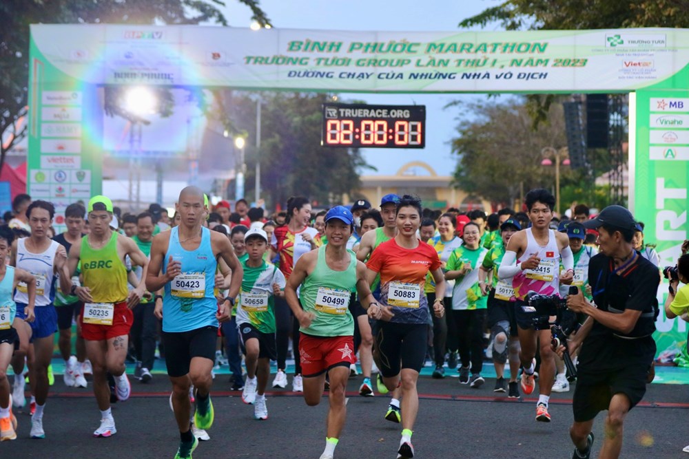 Hơn 10.000 VĐV tham dự Giải Bình Phước marathon - Trường Tươi Group 2024 - ảnh 4