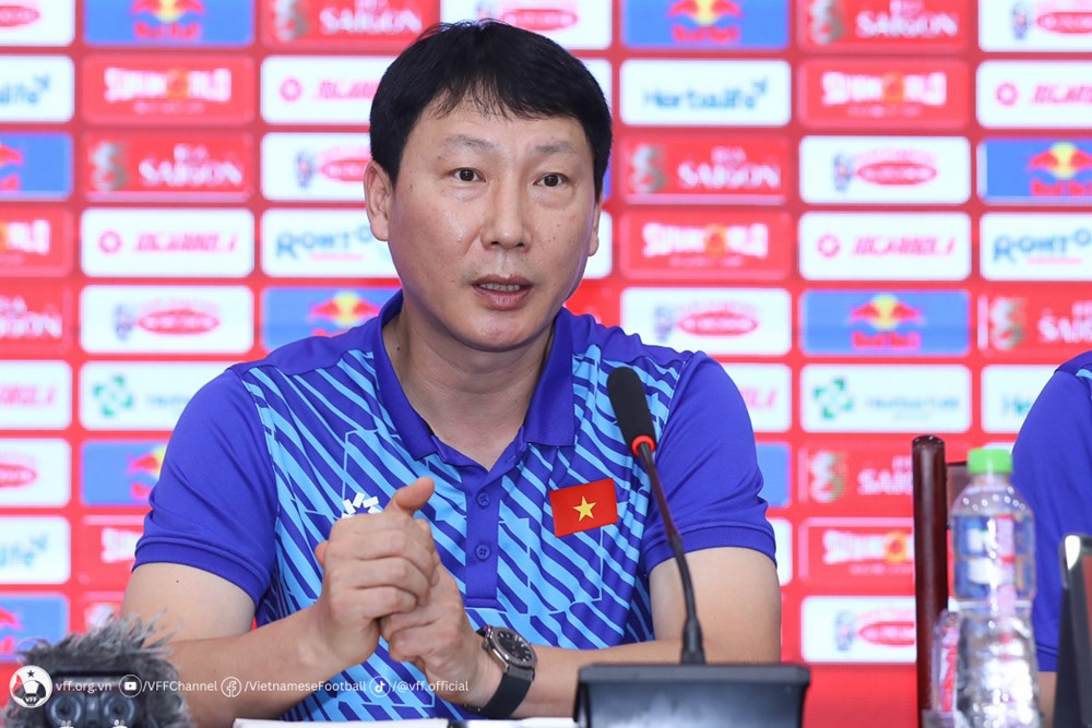 HLV Kim Sang-sik đặt mục tiêu thắng trận trong ngày ra mắt tuyển Việt Nam - ảnh 1