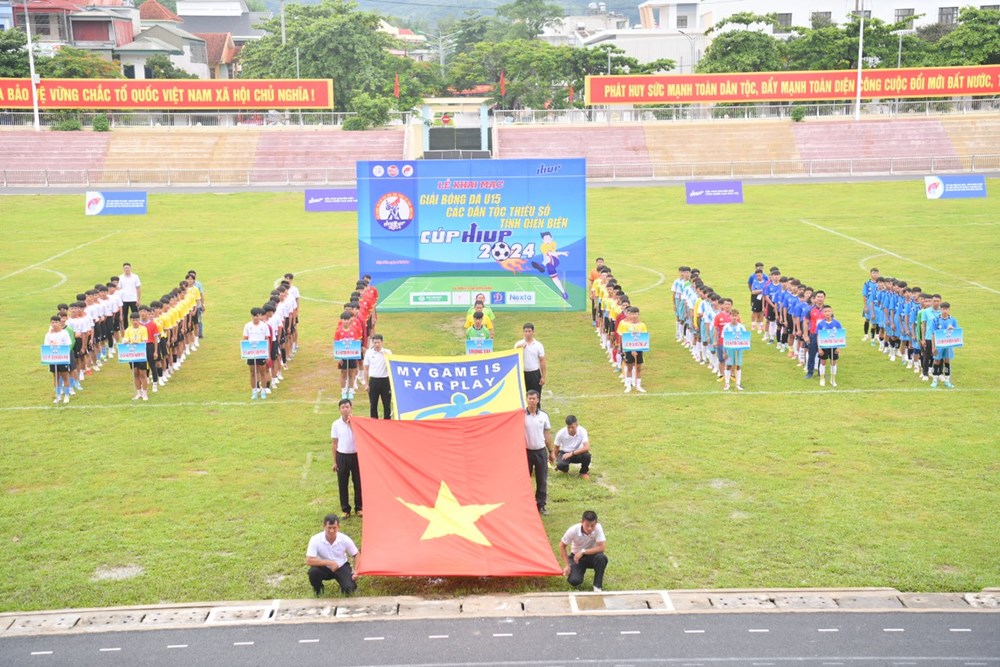 Khởi tranh Giải bóng đá U15 các dân tộc thiểu số tỉnh Điện Biên - Cúp HIUP 2024 - ảnh 1