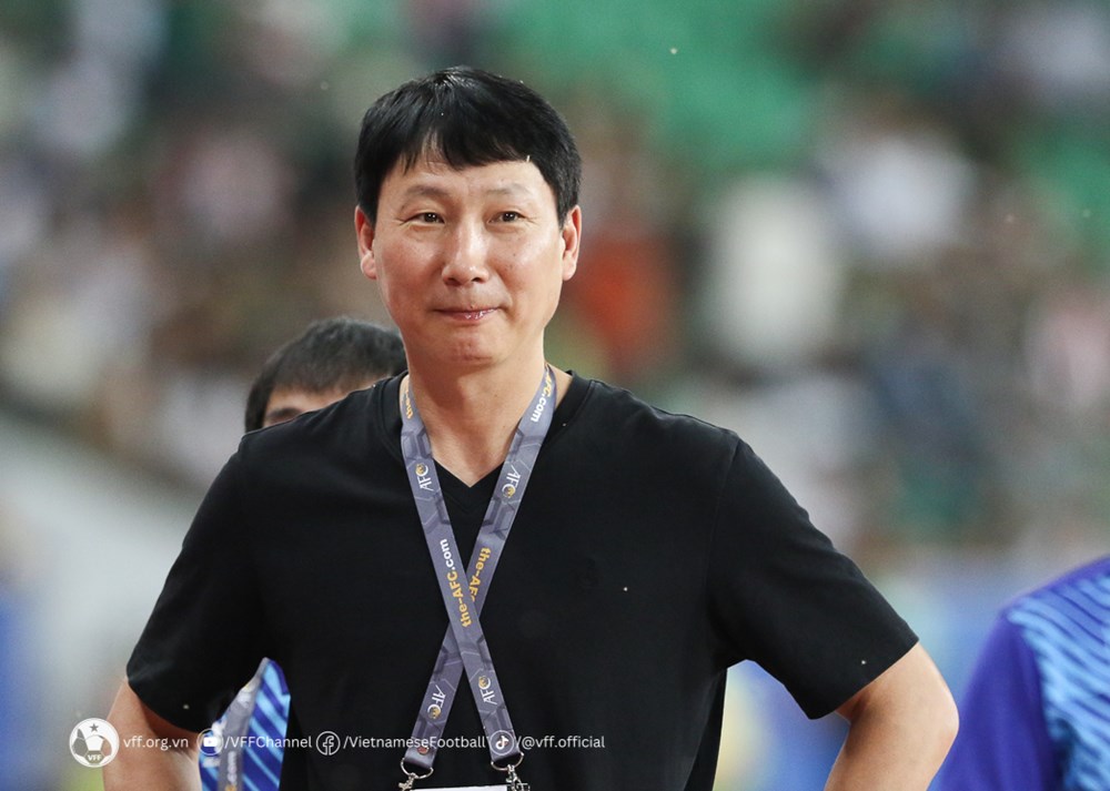 HLV Kim Sang-sik hài lòng về tinh thần thi đấu của các học trò - ảnh 1