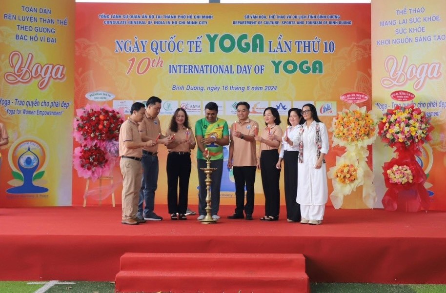 Sôi động Ngày Quốc tế Yoga lần thứ 10 năm 2024 tại Bình Dương - ảnh 3
