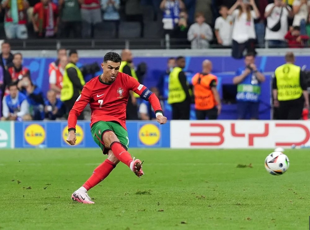 Ronaldo: Đây chắc chắn là kỳ EURO cuối cùng của tôi - ảnh 1