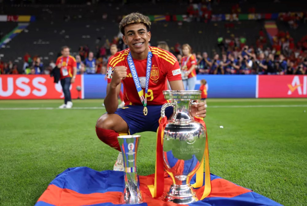 “Thần đồng” Tây Ban Nha phá kỷ lục của “Vua bóng đá” Pele - ảnh 1