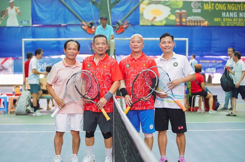 Hơn 250 VĐV tham dự Giải quần vợt Ngành VLXD - TTNT Việt Nam 2024 - ảnh 1