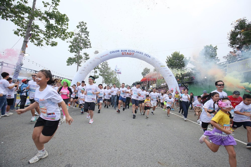 Sôi động Giải Đường chạy sắc màu “Color Run EcoLakes 2024” - ảnh 2