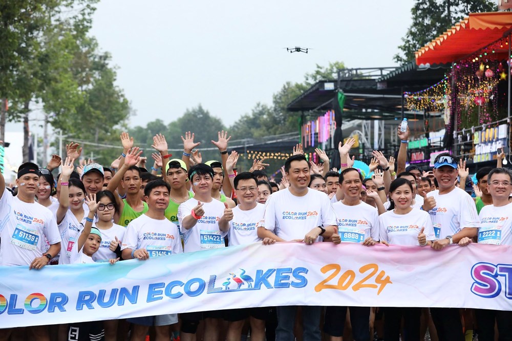 Sôi động Giải Đường chạy sắc màu “Color Run EcoLakes 2024” - ảnh 1