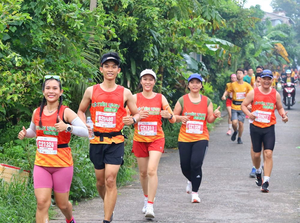 Khoảng 10.000 VĐV tham dự Giải Marathon Đất Sen Hồng Đồng Tháp 2024 - ảnh 2