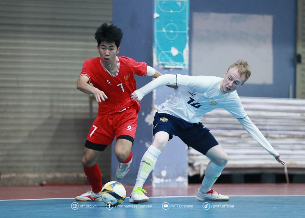 U19 Futsal Việt Nam tiếp tục thi đấu thành công trước U19 Nga - ảnh 1