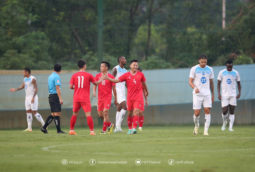 Đội tuyển Việt Nam thắng kịch tính nhà vô địch V.League - ảnh 2