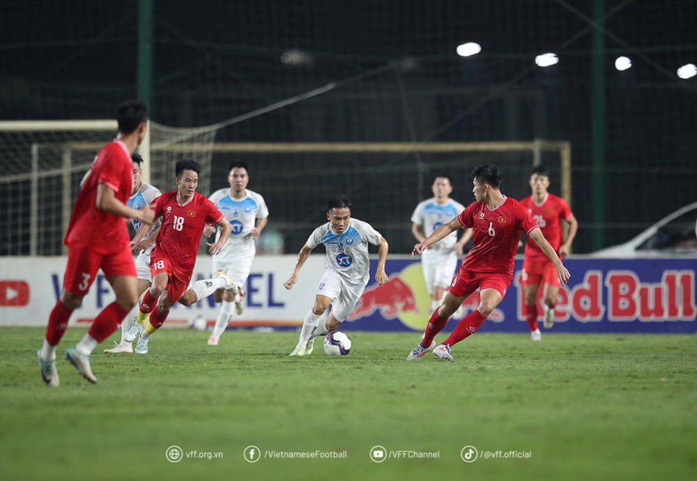 Đội tuyển Việt Nam thắng kịch tính nhà vô địch V.League - ảnh 1