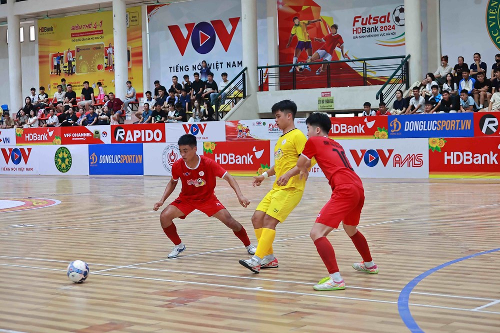 Giải Futsal Sinh viên khu vực Hà Nội 2024 đã xác định 2 đội vào chung kết - ảnh 2