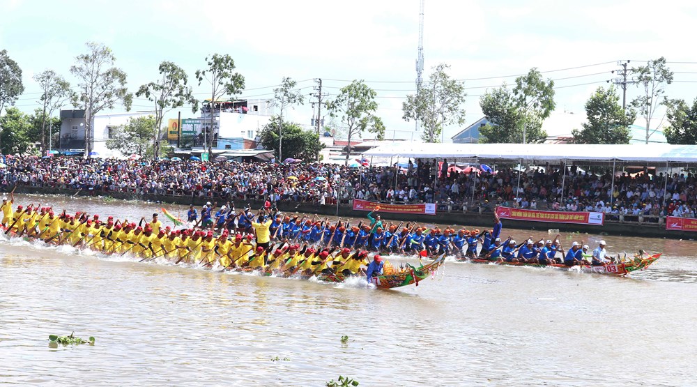 Sôi động Giải đua ghe Ngo Sóc Trăng - khu vực ĐBSCL 2024 - ảnh 3