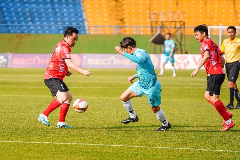 Sôi nổi trận bóng đá hữu nghị giữa tỉnh Bình Dương và thành phố Daejeon (Hàn Quốc) - ảnh 3