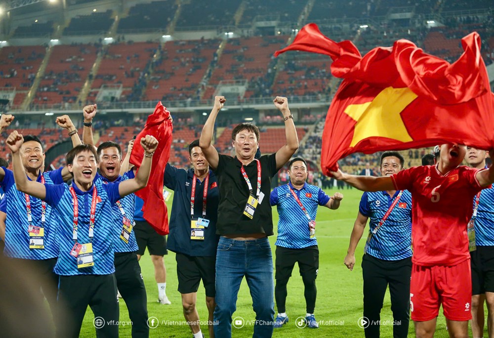 Tin bóng đá tối 10/1: Xuân Son trở lại tập luyện; HLV Kim Sang Sik chia tay ĐT Việt Nam sau AFF Cup