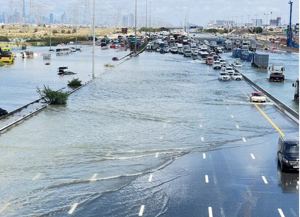 UAE ngập lụt do mưa lũ bất thường - ảnh 2