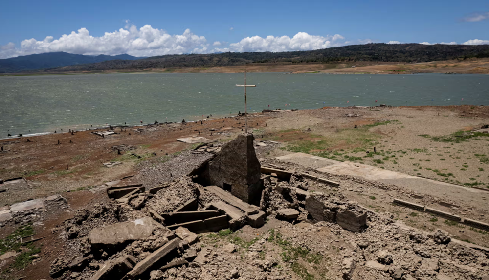 Thị trấn 300 trăm năm tuổi lộ diện khi con đập Philippines cạn nước do hạn hán - ảnh 1