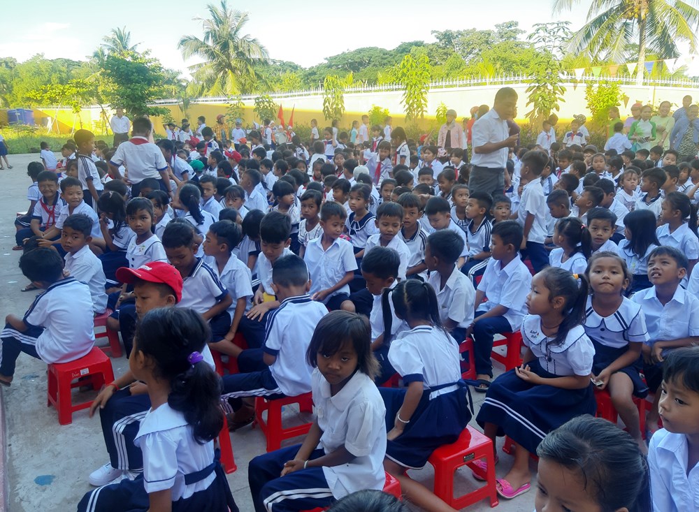 Chăm lo phát triển giáo dục trong vùng đồng bào Khmer - ảnh 1