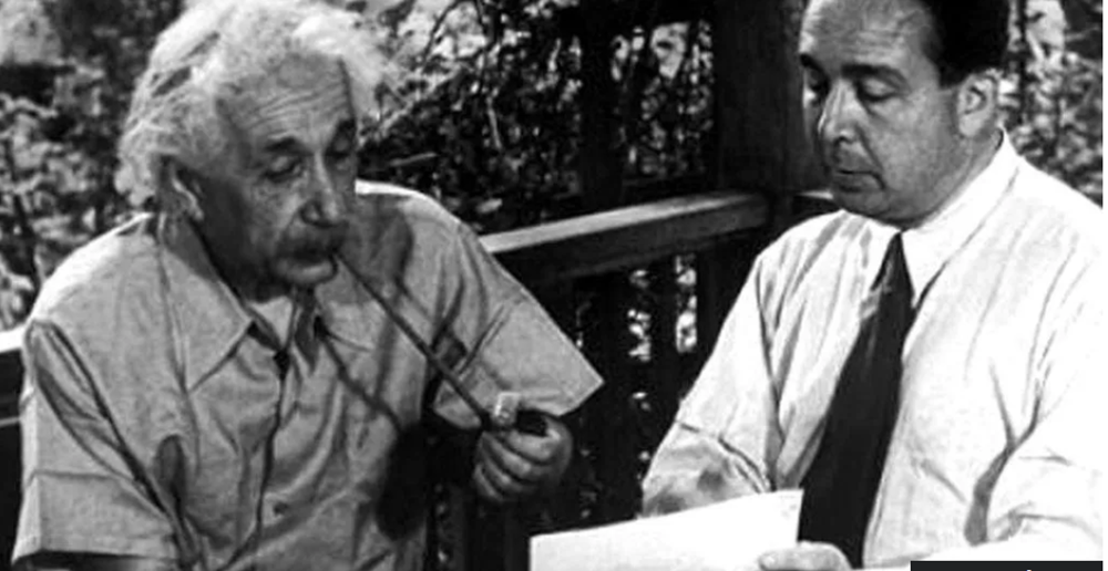 Bức thư của nhà bác học Einstein về bom nguyên tử được định giá 4-6 triệu USD - ảnh 1
