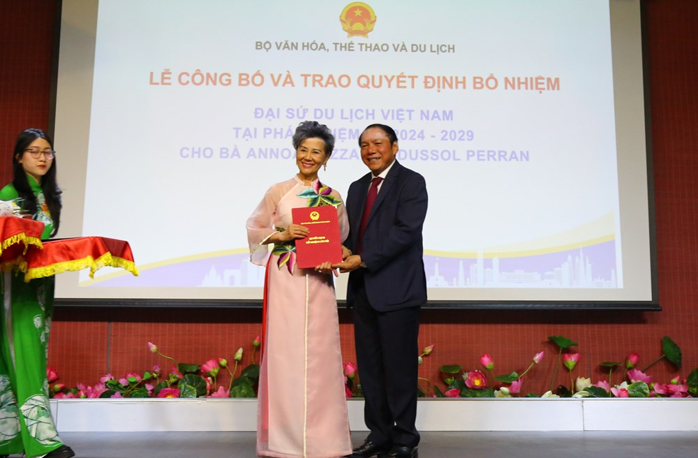 Bổ nhiệm lại bà Anoa Suzzanne Dussol Perran làm Đại sứ Du lịch Việt Nam tại Pháp - ảnh 1