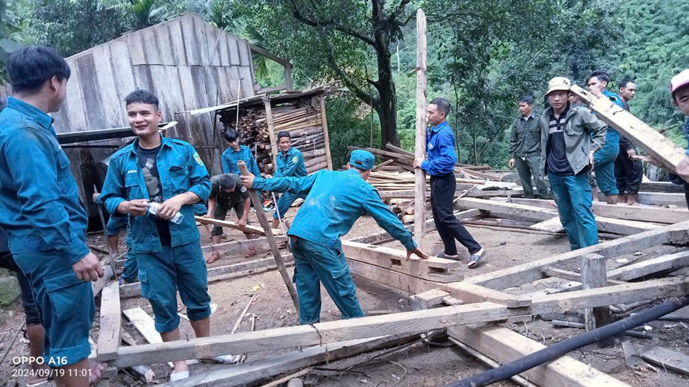 Sạt lở đe dọa, dời cả thôn đến nơi ở tạm - ảnh 2