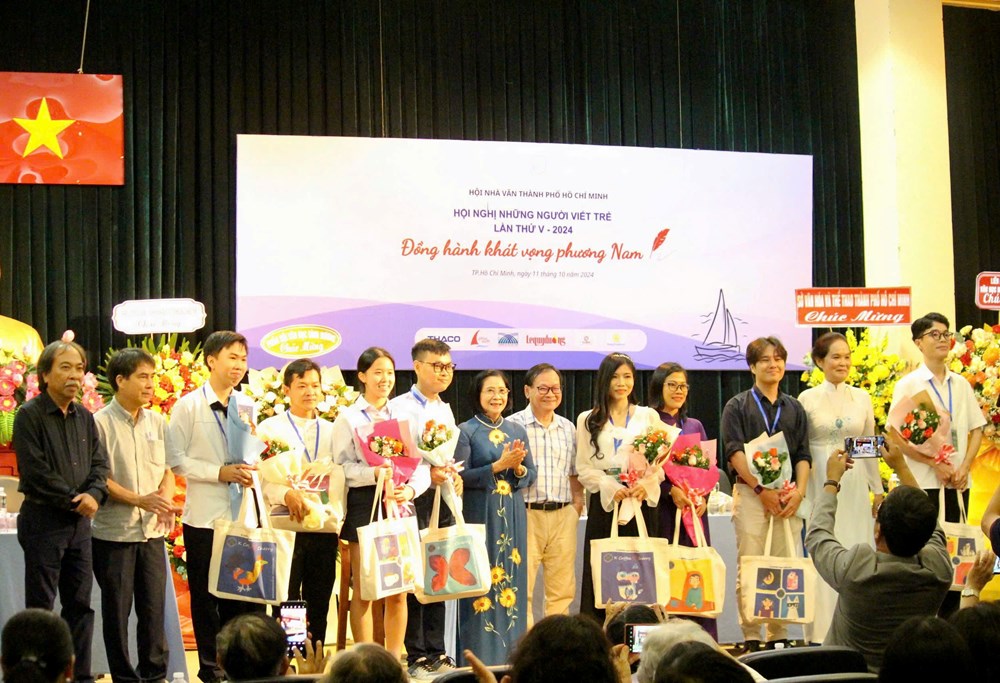 Người trẻ “hiến kế” cho văn chương - ảnh 1