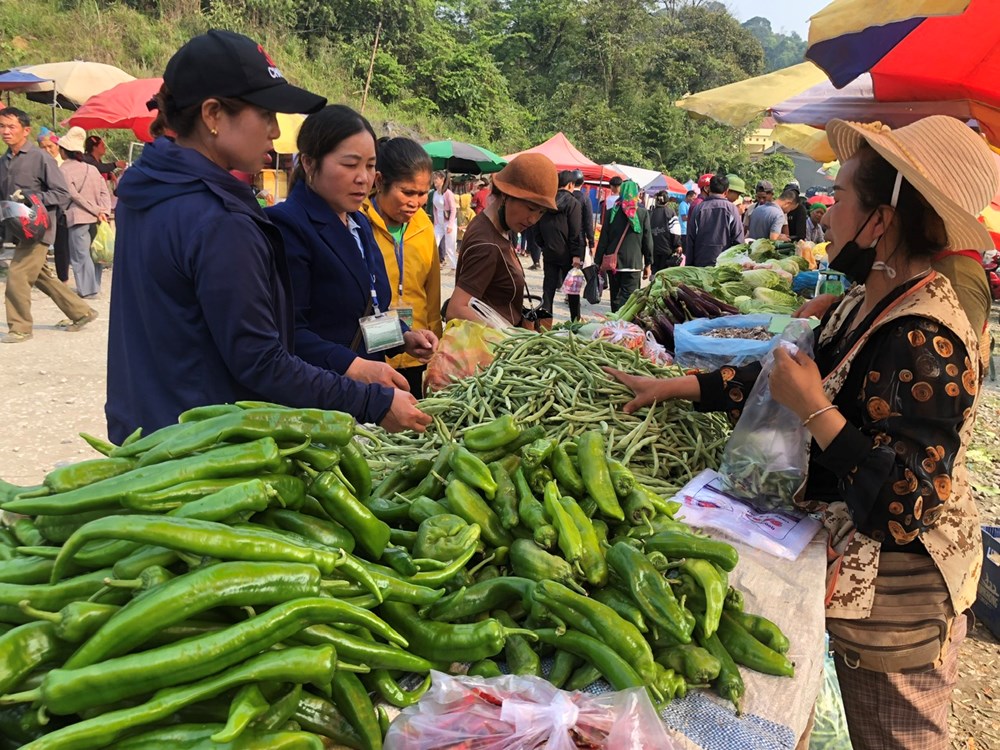 Lên chợ Đoàn Kết say chất mặn nồng - ảnh 3